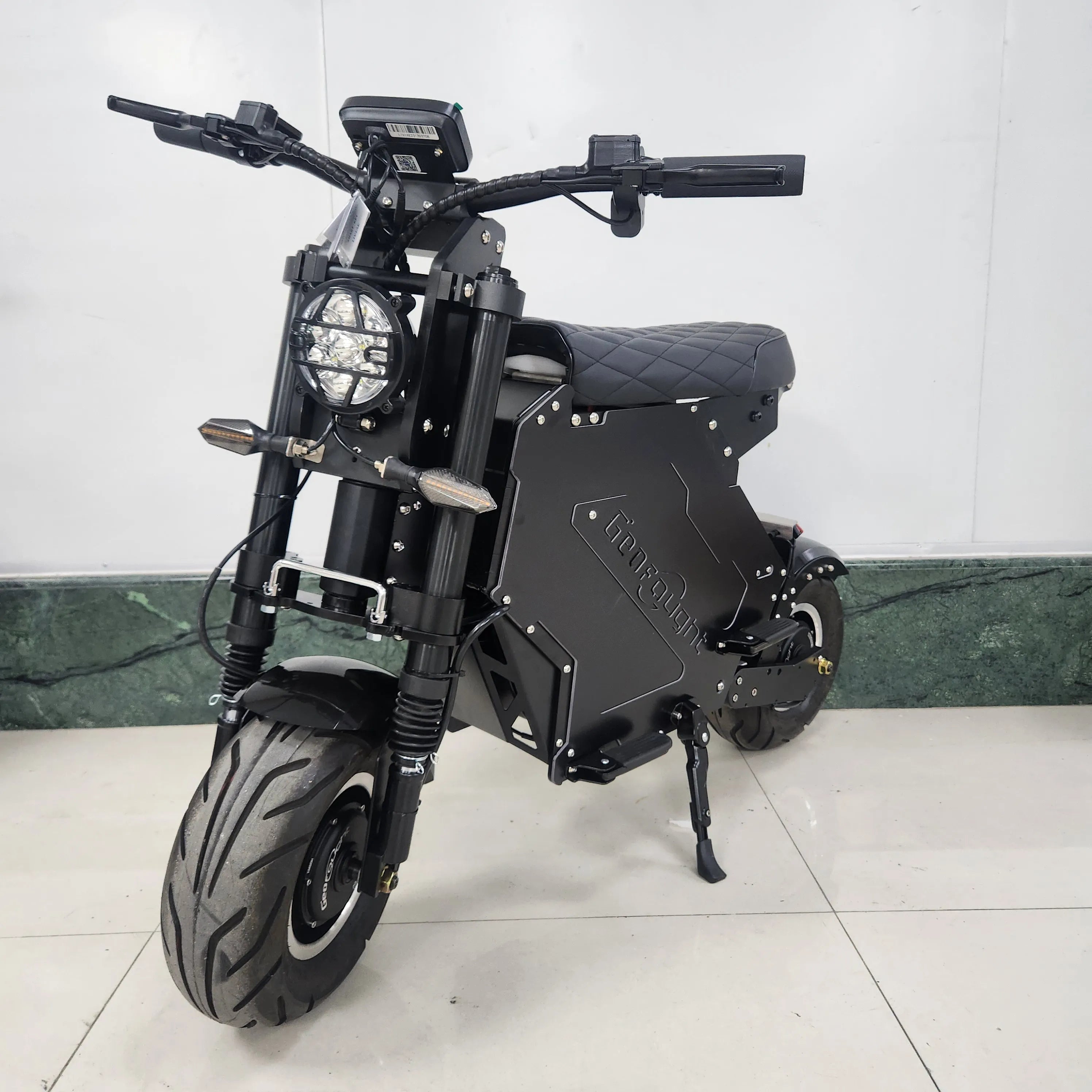 Scooter électrique  GEOFOUGHT Molo 5  | 5000W à 1500W 72V | Jusqu’à 180 km
