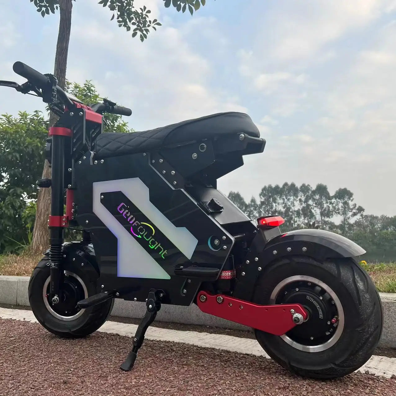 Scooter électrique  GEOFOUGHT Molo 5  | 5000W à 1500W 72V | Jusqu’à 180 km