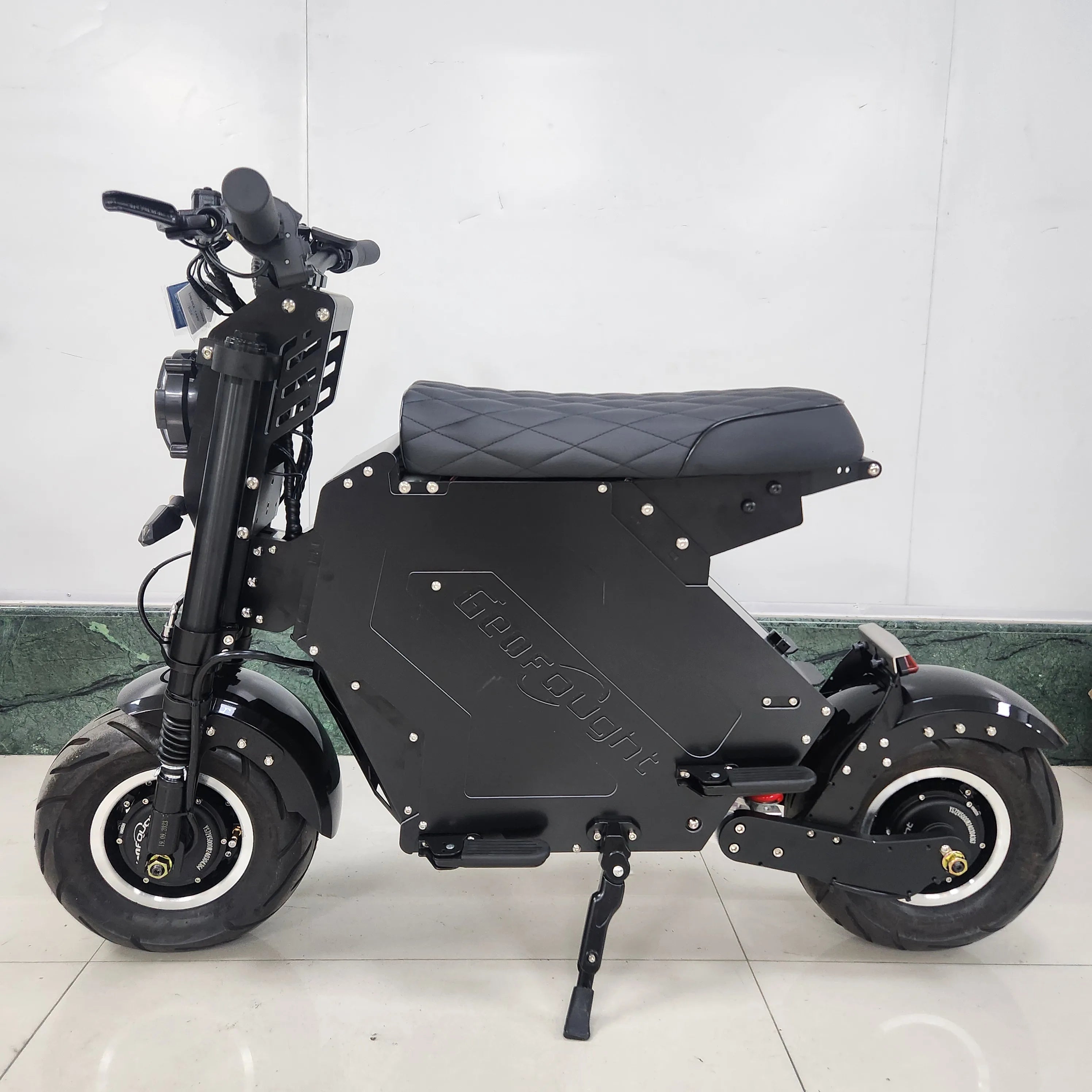 Scooter électrique  GEOFOUGHT Molo 5  | 5000W à 1500W 72V | Jusqu’à 180 km